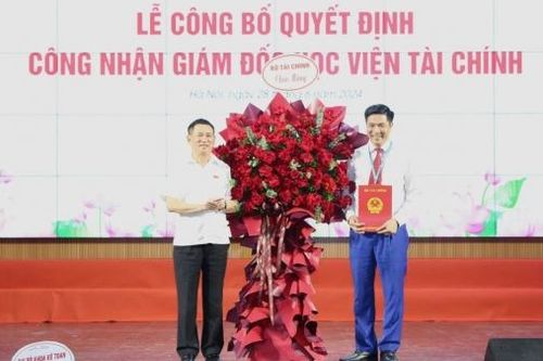Trao quyết định công nhận PGS.TS Nguyễn Đào Tùng làm Giám đốc Học viện Tài chính