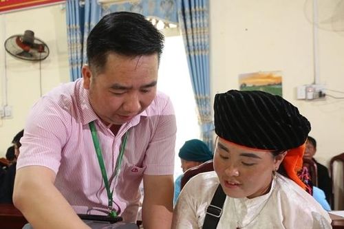 Thân thương những 'chiến sĩ áo hồng'!