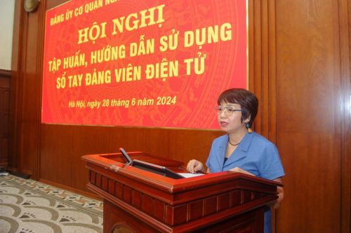 Đảng ủy cơ quan NHTW tập huấn hướng dẫn sử dụng Sổ tay Đảng viên điện tử