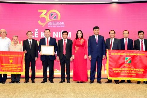 Văn phòng Đại diện Khu vực Miền Trung Agribank tổ chức kỉ niệm 30 năm ngày thành lập