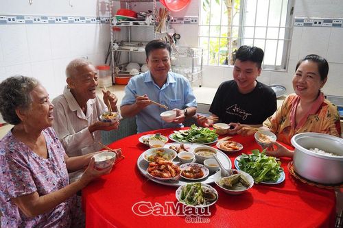 Phút giây bên tổ ấm