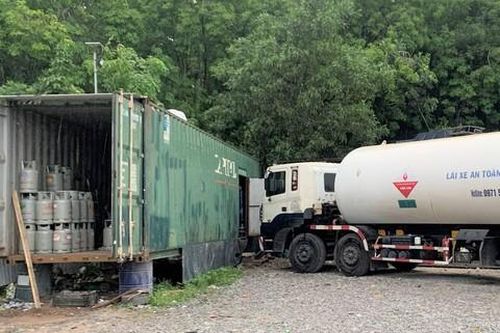 Bắt tụ điểm sang chiết gas trái phép trên thùng container