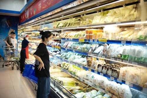 Lương cơ sở tăng từ 1/7: Cách nào chặn giá hàng hóa 'tát nước theo mưa'?