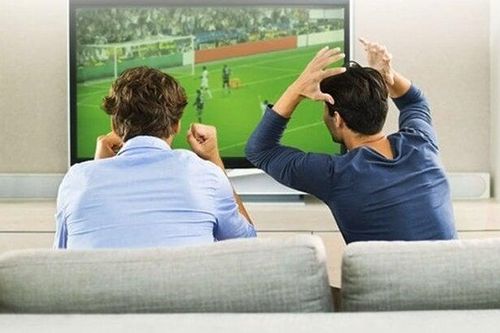 Những cách bảo vệ não bộ khi thức khuya xem bóng đá