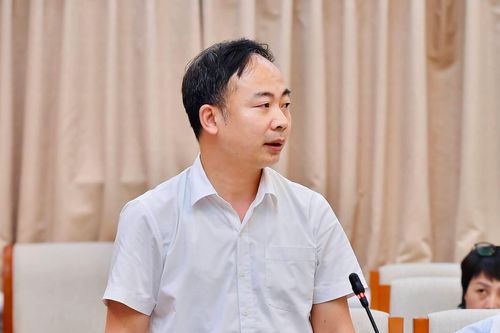 Đề thi tốt nghiệp giống 'đề trên mạng', Bộ GD&ĐT nói 'trùng lặp là bình thường'