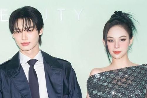 Phí Phương Anh chung khung hình với F4 Thái Lan Win Metawin tại sự kiện