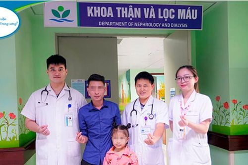 Bà nội hiến thận 'hồi sinh' cuộc sống cháu gái 7 tuổi