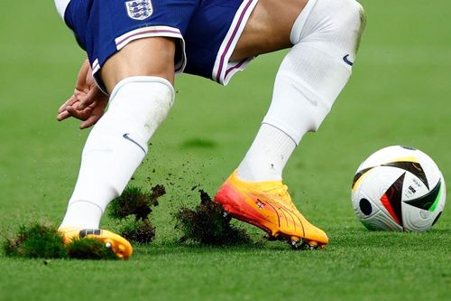 Vì sao mặt sân tại EURO 2024 lại xấu đến thế?