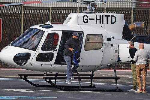 Tom Cruise và con trai nuôi đến London