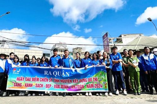 Lâm Đồng : ra quân ngày cao điểm chiến sĩ tình nguyện xây dựng đô thị
