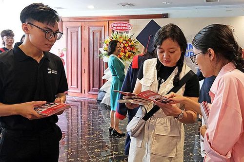 Tuyển dụng chặt chẽ, bảo đảm chất lượng giáo viên các trung tâm Anh ngữ