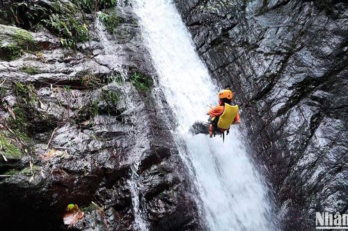 Vượt thác khám phá sườn đông Tam Đảo