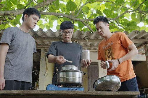 Thái Sơn, Tô Dũng và Anh Đức quậy tung làng xóm trong 'Vui lên nào anh em ơi'