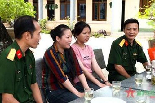 Ăm ắp tình người