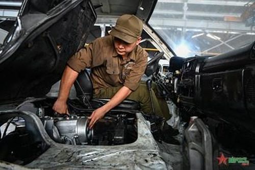 Gương mẫu đi đầu thực hiện hiệu quả công tác bảo đảm kỹ thuật
