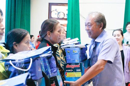 'Cùng ngư dân thắp sáng đèn trên biển' đến với tỉnh Quảng Ngãi