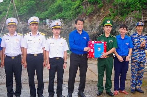 Hướng về đảo thanh niên Hòn Chuối trong chiến dịch thanh niên tình nguyện hè năm 2024