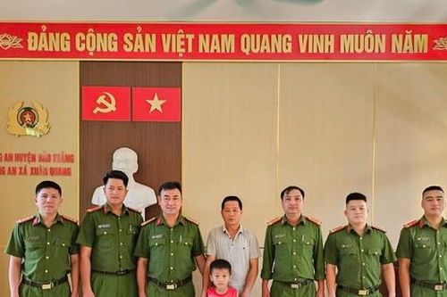 Mô hình 'con nuôi công an xã': Trao tình thương cho trẻ có hoàn cảnh khó khăn