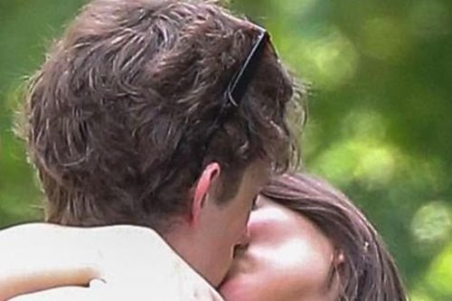 Tom Cruise làm gì khi con gái Suri đắm chìm trong tình yêu