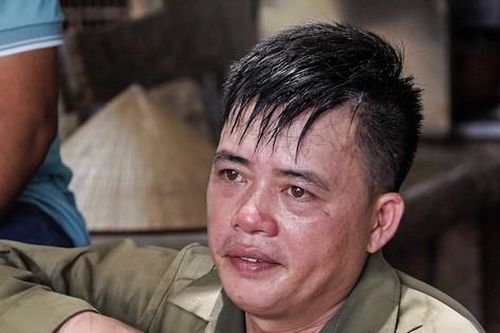 Người lao động vật vã mưu sinh dưới cái nắng như rang, mặt đường hơn 50 độ C ở Hà Nội