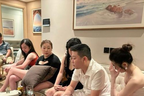 Khởi tố nhóm dân chơi thuê chung cư hạng sang để bay lắc