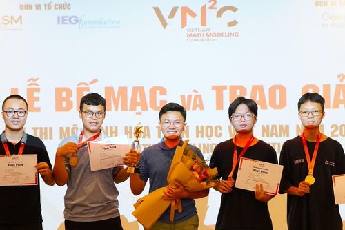 Học sinh chuyên Khoa học tự nhiên thắng cuộc thi dùng Toán giải vấn đề thực tế