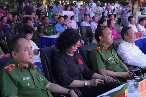Tuyên dương, vinh danh gương tiêu biểu Thủ đô trong phòng, chống ma túy