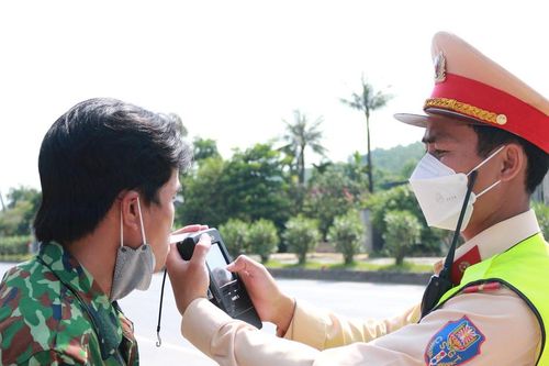 Không chấp hành kiểm tra nồng độ cồn, người đàn ông bị phạt mức cao nhất