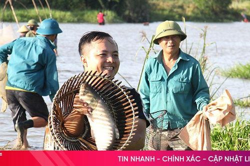 Khám phá lễ hội cả làng mang nơm, vó đi bắt cá