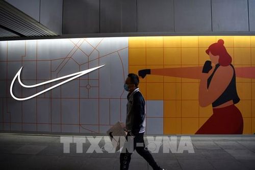 Cổ phiếu của Nike sụt giảm 15%