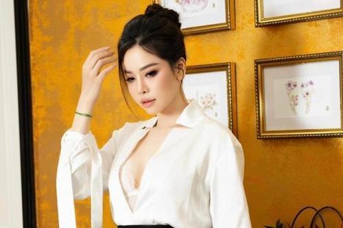 Con dâu Hoàng Kiều ngày càng đẹp sang khi về Việt Nam