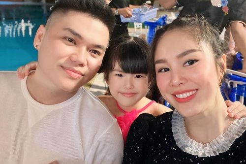 Lê Phương đón con trai ở quê lên đi du lịch hè, khoe khoảnh khắc hạnh phúc đáng ngưỡng mộ