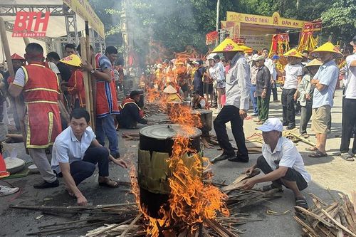 Từ nghi thức cầu mưa đến lễ hội bánh chưng - bánh giầy trên thành phố biển Sầm Sơn