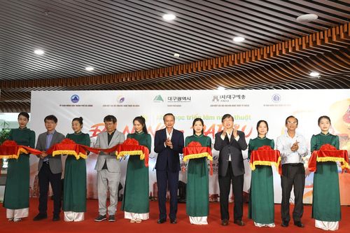 Trưng bày gần 100 tác phẩm nhiếp ảnh, hội họa của nghệ sĩ Đà Nẵng và Daegu