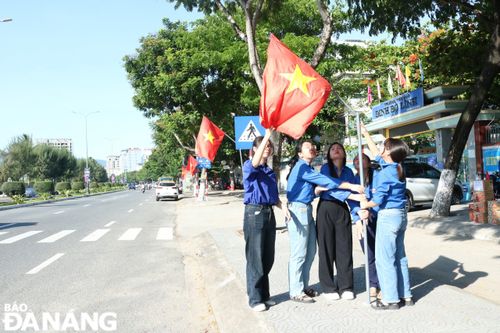 Tuổi trẻ thành phố ra quân xây dựng đô thị 'sáng - xanh - sạch - đẹp - văn minh - an toàn'