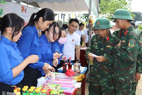 Huyện Long Thành tổ chức đổi rác lấy thực phẩm