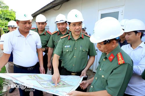 Giám đốc Công an tỉnh Nguyễn Hồng Phong kiểm tra tiến độ xây dựng trung tâm chỉ huy