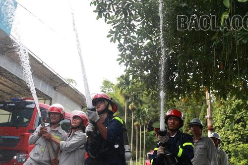 Thực tập phương án chữa cháy phối hợp nhiều lực lượng tại Tả Phời