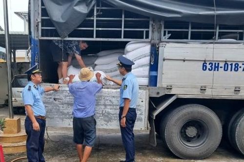 Long An: Tạm giữ 16 tấn đường cát trắng không hóa đơn, chứng từ
