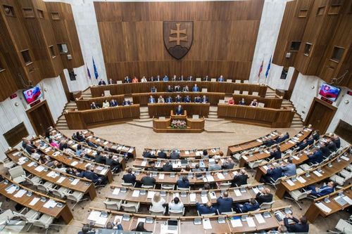 Slovakia thông qua dự luật tăng cường an ninh cho quan chức