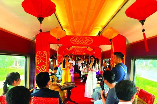 Nối dài 'chuyến tàu di sản miền Trung'