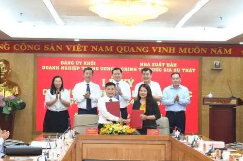 Phối hợp xuất bản sách, tài liệu về xây dựng Đảng