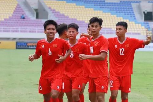 U16 Việt Nam vào bán kết trên cương vị nhất bảng B
