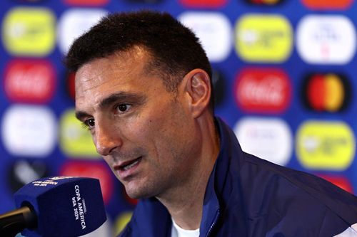 Thầy của Messi bị cấm chỉ đạo Copa America vì lỗi nghiệp dư