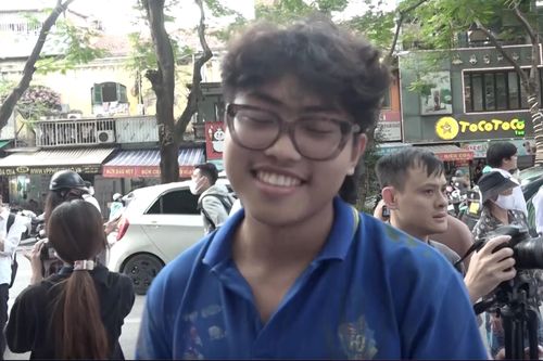 'Xả hơi' sau kỳ thi, sĩ tử chỉ mong 'ăn một bữa cơm ngon' vì quá căng thẳng