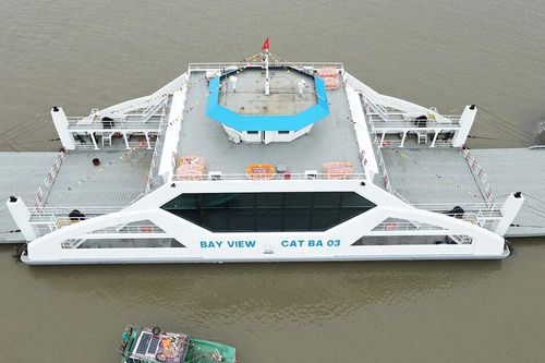 Cận cảnh chiếc phà mới dài gần 60m đưa du khách sang đảo Cát Bà