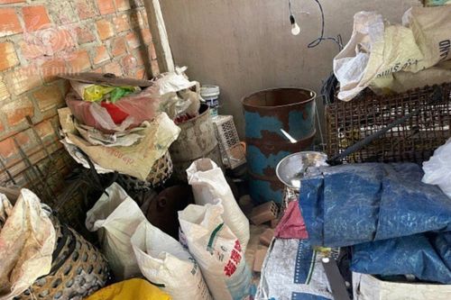 Con gái trộm hơn 1,5 tỷ đồng của cha mẹ cất giấu trong thùng lúa