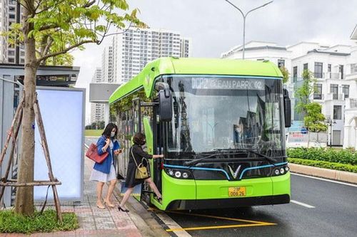 Trên 80% người đi xe bus điện là dân văn phòng