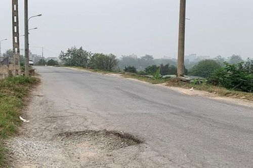 Đê tả sông Đáy qua địa phận phường Yên Nghĩa xuống cấp