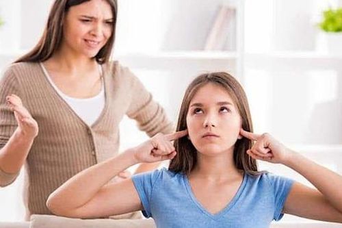 8 câu cha mẹ khôn ngoan không bao giờ nói với trẻ vị thành niên